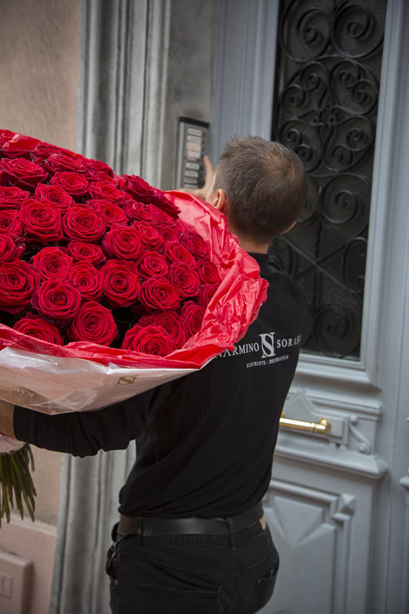 Un magnifique bouquet de roses rouges pour la Saint-Valentin