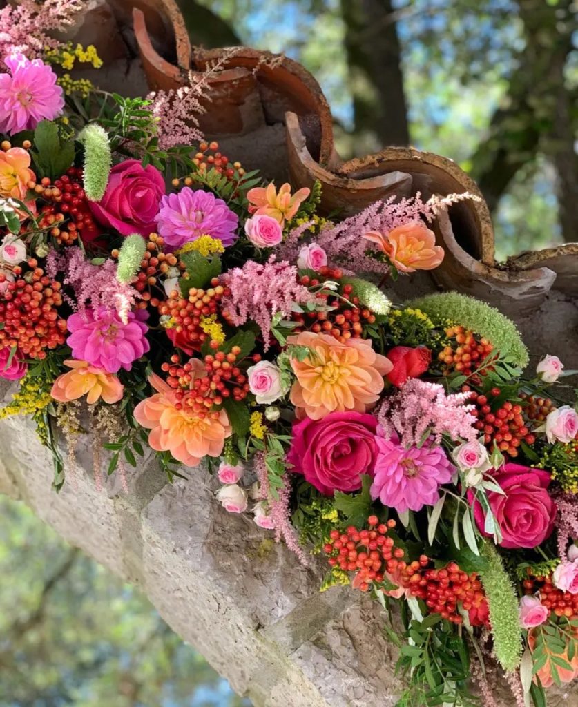 Une création florale luxuriante et champêtre pour une villa sur les hauteurs de Monaco