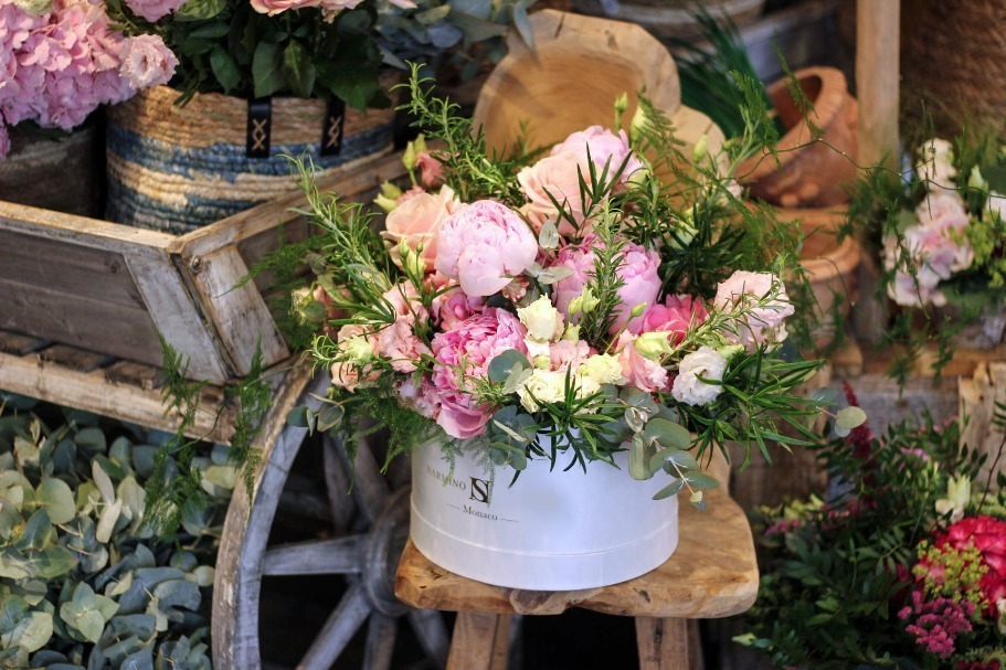 A beautiful Narmino flower box with a bouquet of fresh seasonal flowers