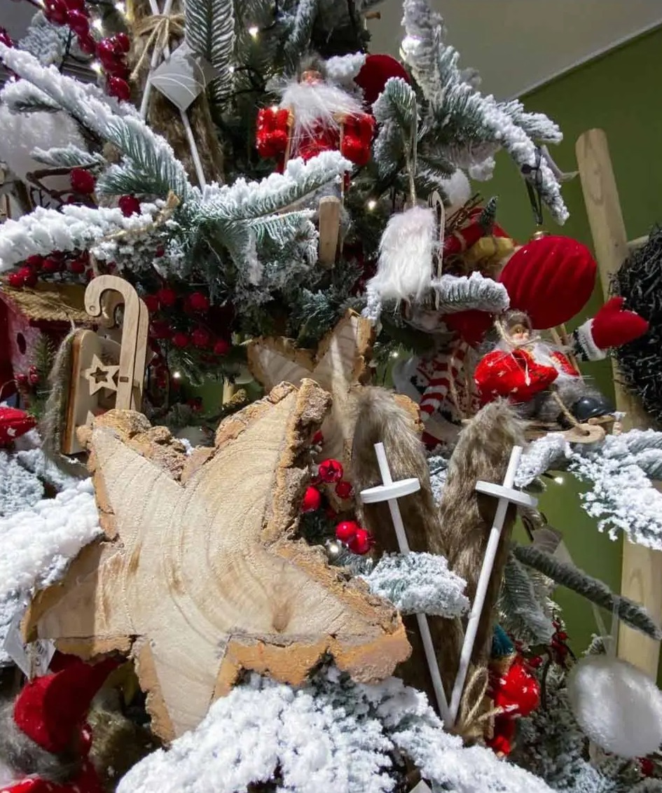 Courchevel Christmas Tree Click'N Flowers