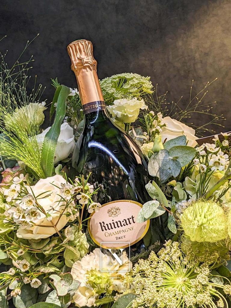 Bouteille de champagne Ruinart, suggestion de présentation.