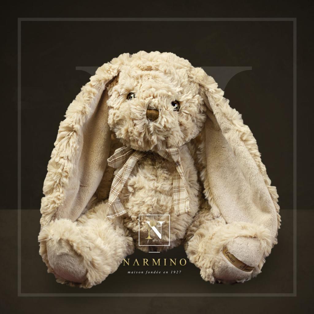 Peluche lapin à longues oreilles