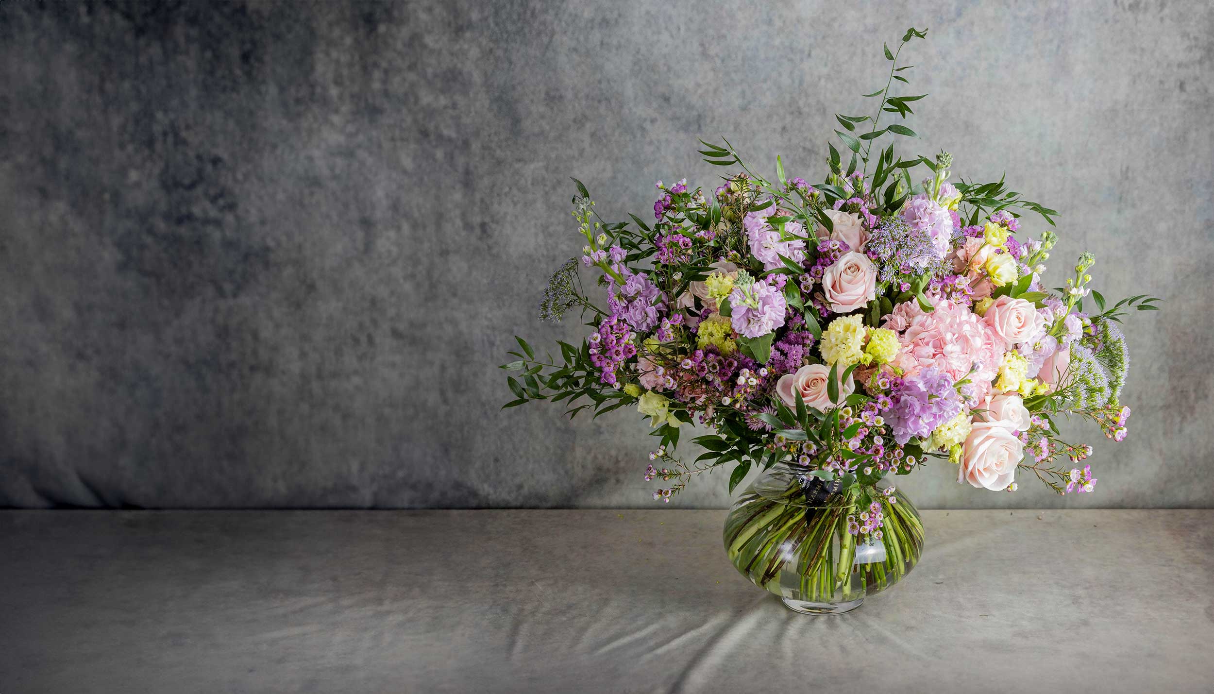 Une bouquet champêtre de fleurs de saison
