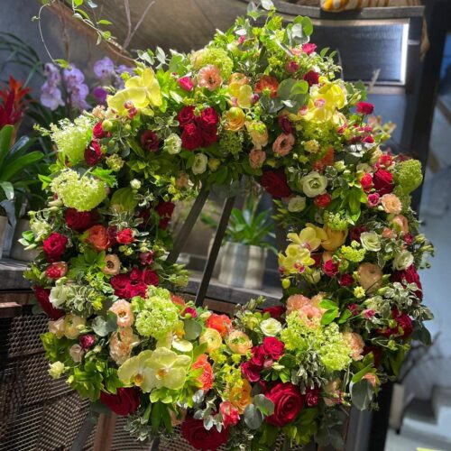 Mixed flower pediment wreath - Image 2