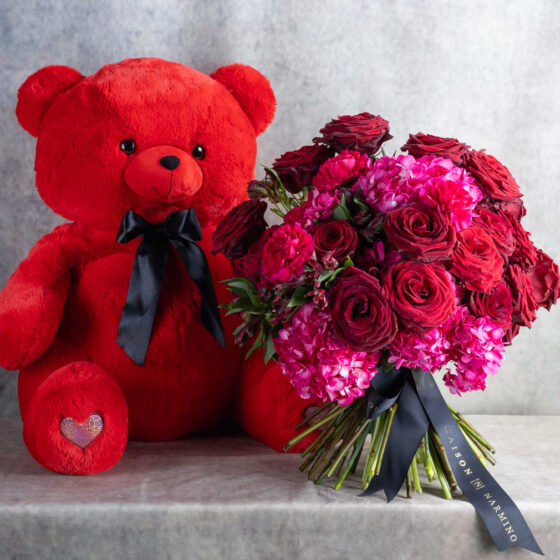 Bouquet Sensualité, des roses rouges et des hydrangées pour une composition spécialement pensée pour la Saint-Valentin